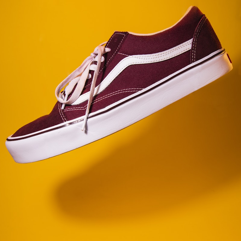 Sepatu Sneakers Kanvas Unisex Sol Karet
